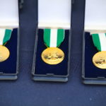 Remise des médailles du travail et de la médaille de la famille par le Maire, Joé Bédier